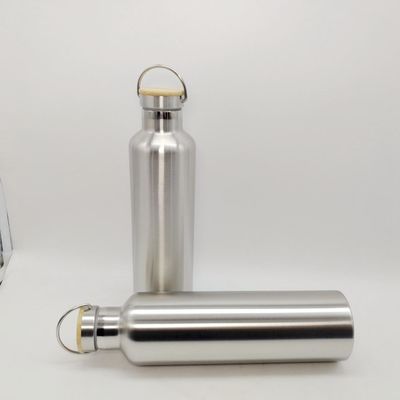 1.0L geïsoleerd van de de Sportenfles van het Thermosflessenroestvrije staal Gedrukt de Douaneembleem